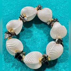 Elegant Shell and Hematite Bracelet